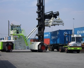 picture of top pick and yard truck